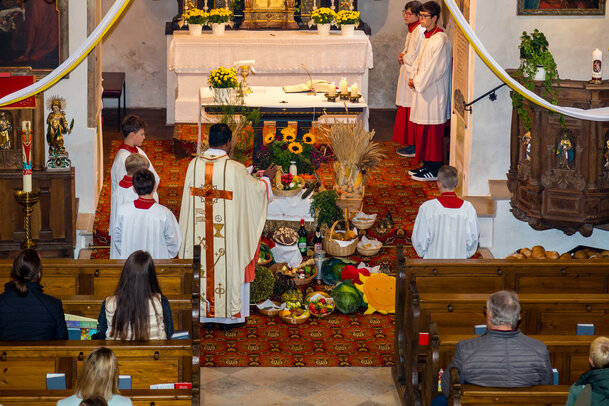 Thumbnail: _JA 24206 Erntedank in Hohenried, Kirche, Messe.jpg